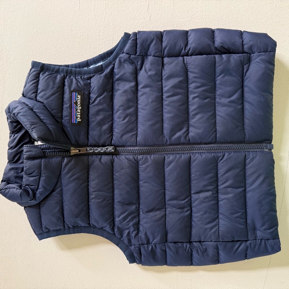 EUC Patagonia Toddler down puffer vest 12 - 18 months - Picture 8 of 9